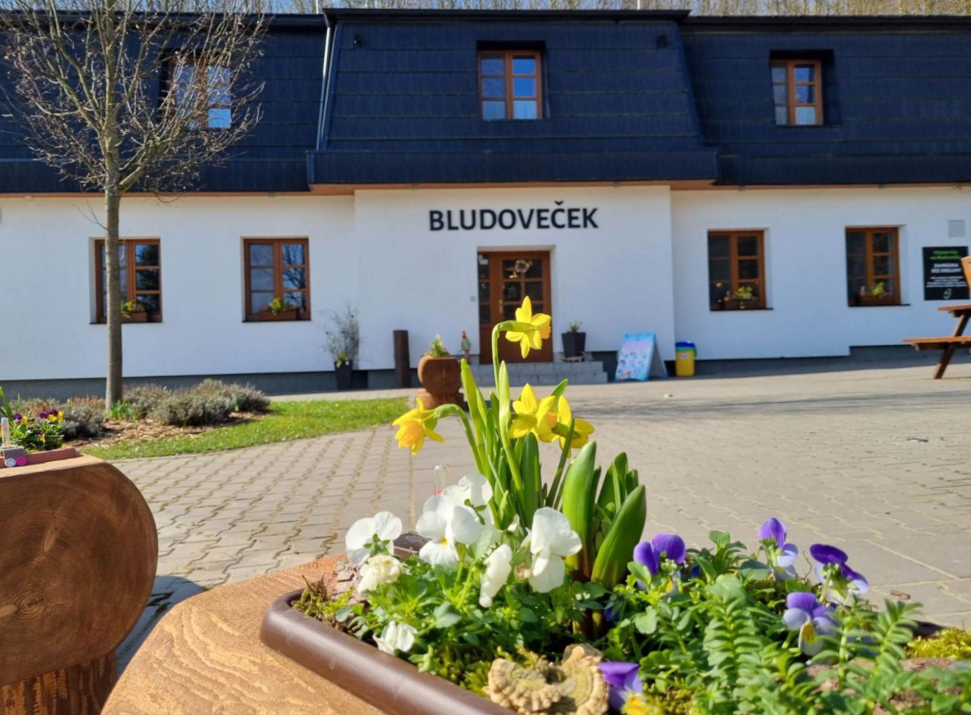 Restaurace A Penzion Bludovecek Bagian luar foto