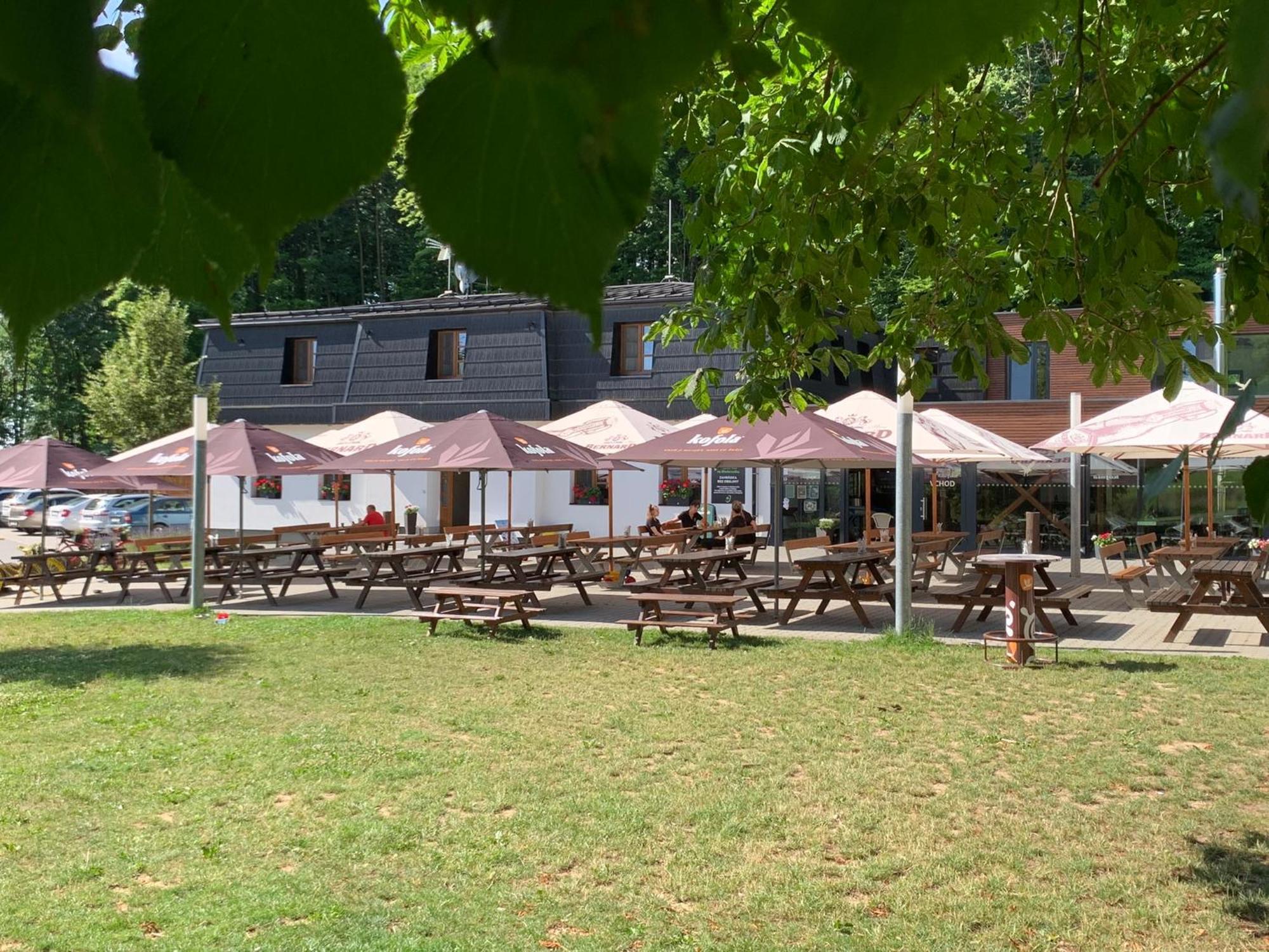 Restaurace A Penzion Bludovecek Bagian luar foto