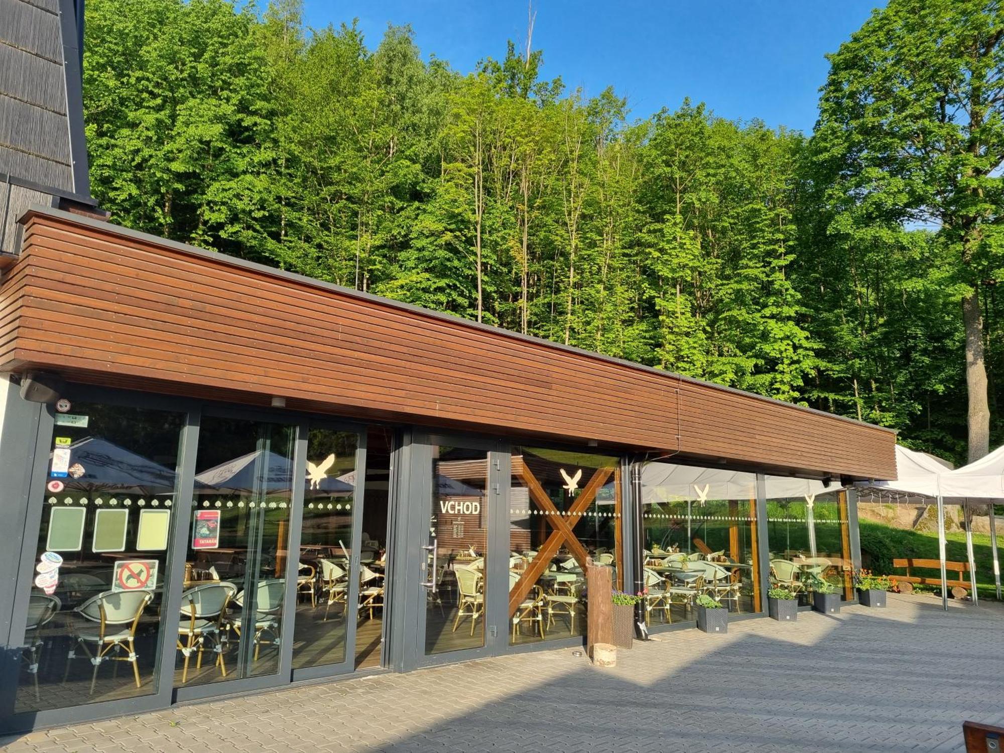 Restaurace A Penzion Bludovecek Bagian luar foto