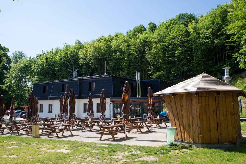 Restaurace A Penzion Bludovecek Bagian luar foto