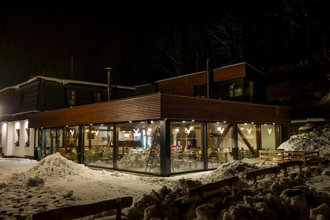 Restaurace A Penzion Bludovecek Bagian luar foto